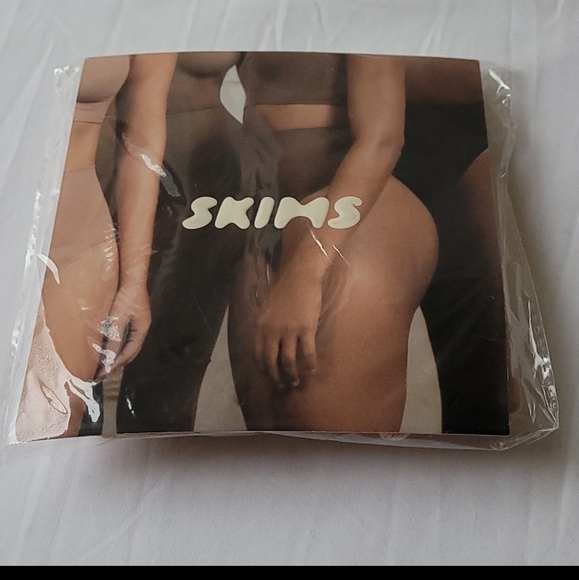 Skims Core Control Brief in Mica Size L/XL NEW - Picture 2 of 3